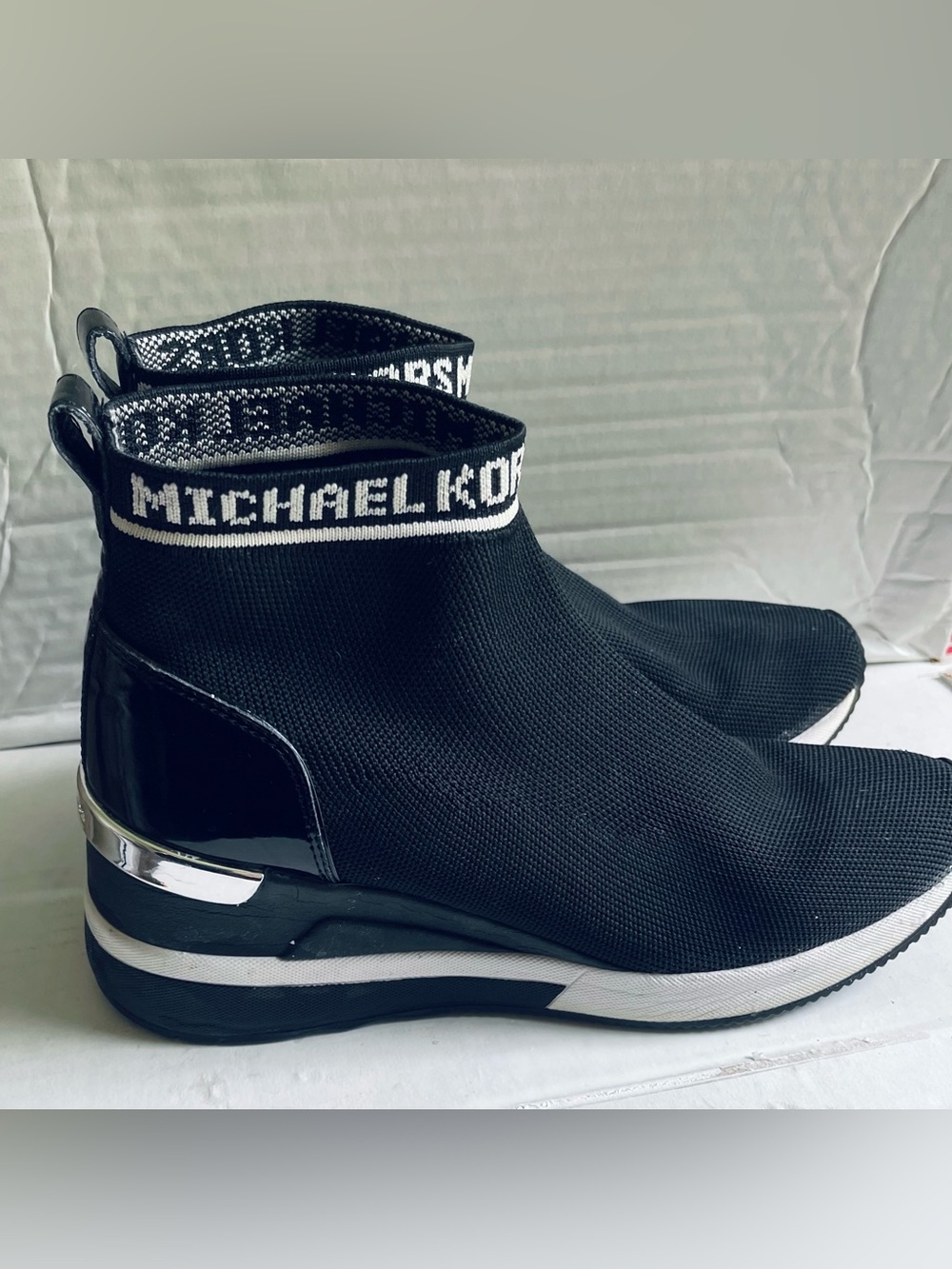 Michael Kors Skylar Black Knit Slip On Sneakers | Size 7 - Picture 2 of 6